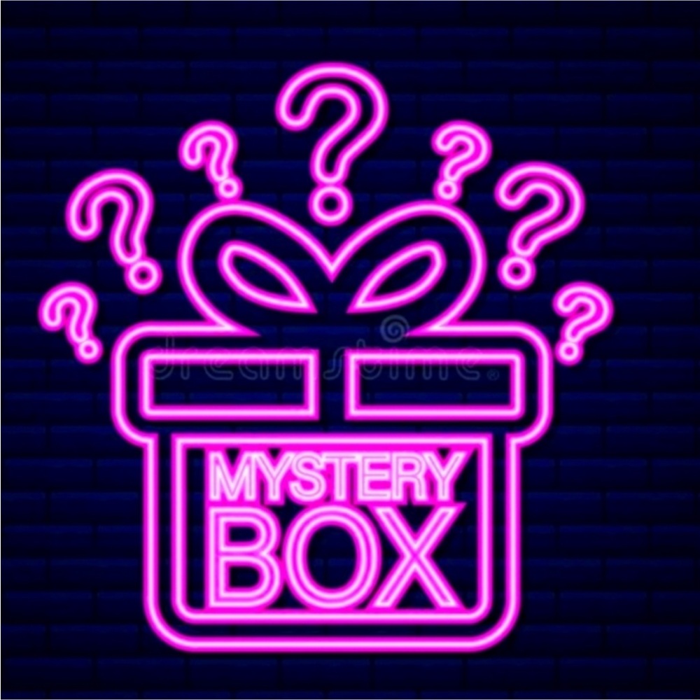 Women’s small and medium clothes mystery box!